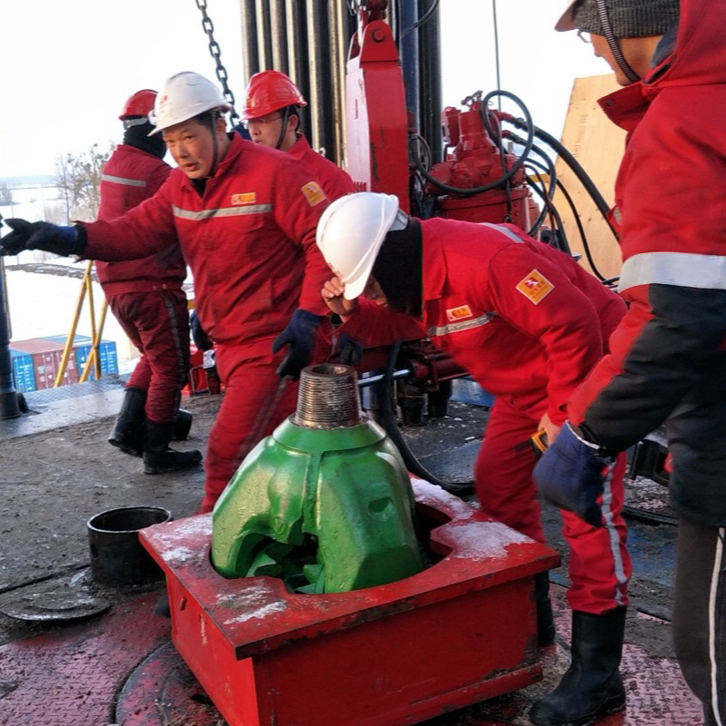 ouvriers en rouge